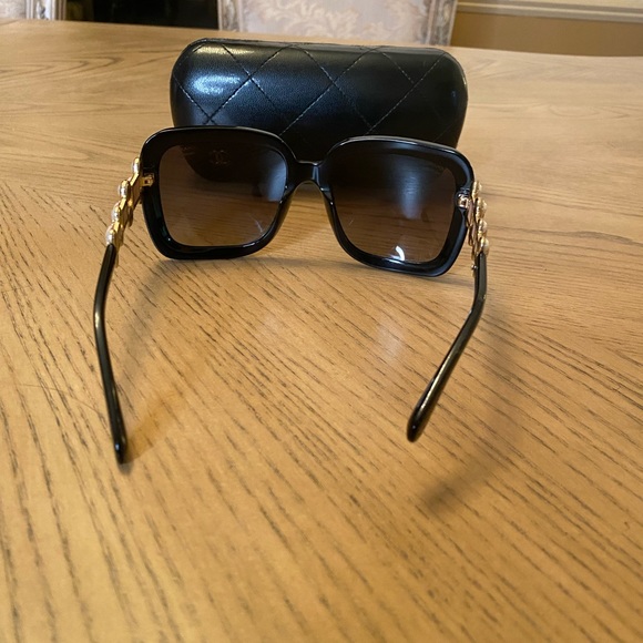 ❤️ Authentic Chanel limited edition Sunglasses with pink stones and pearls - Picture 7 of 10